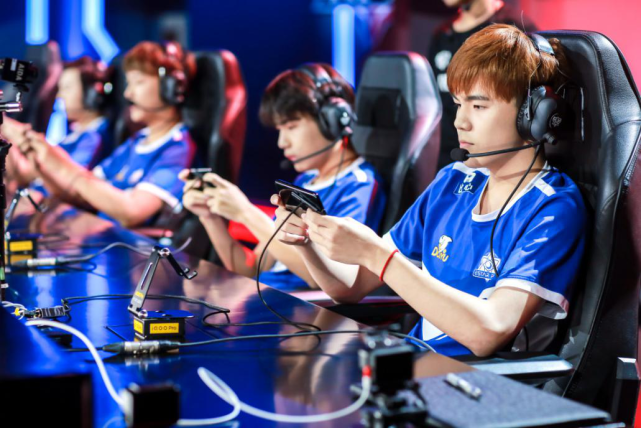 LCK官方更新季后赛对阵情况： Dplus KIA 主动选择 Nongshim RedForce Generation Gaming 将对阵 Hanwha Life Esports